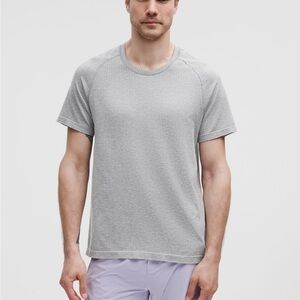 lululemon athletica Metal Vent Tech Gray Short Sleeve Tee